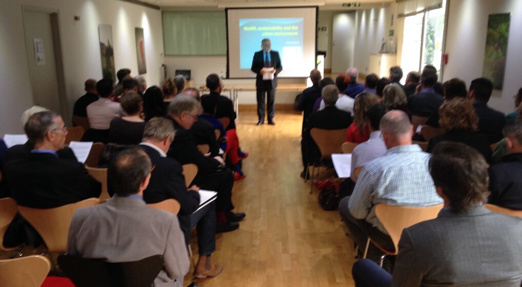 Uskarpt billede pga. dårligt lys.