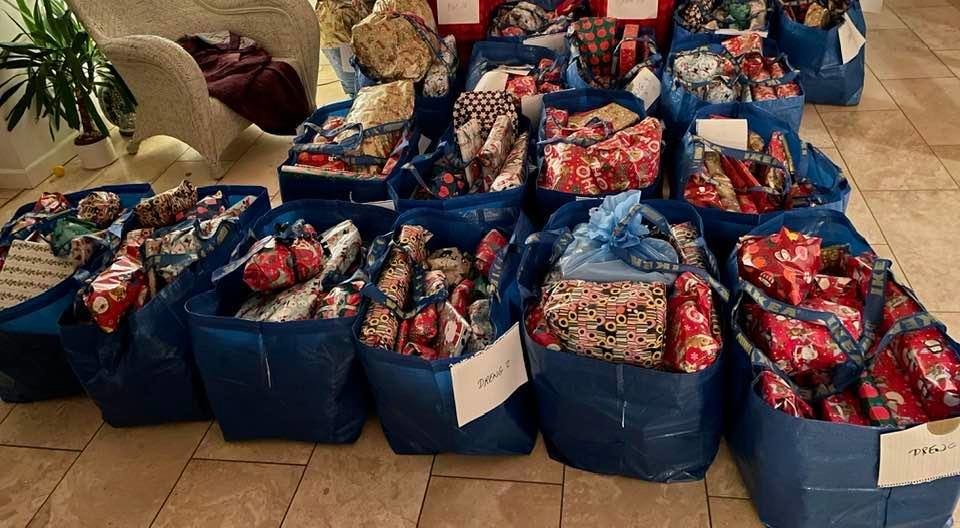 Kalendergaver til julehjælp i Hellebæk Kirke