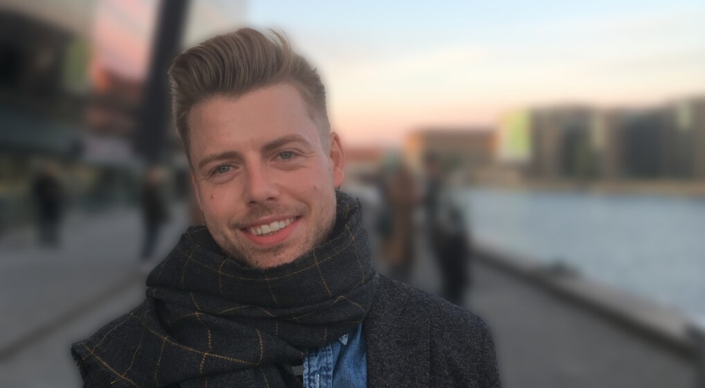 Stephan Wung-Sung de Fønss foran Den Sorte Diamant 