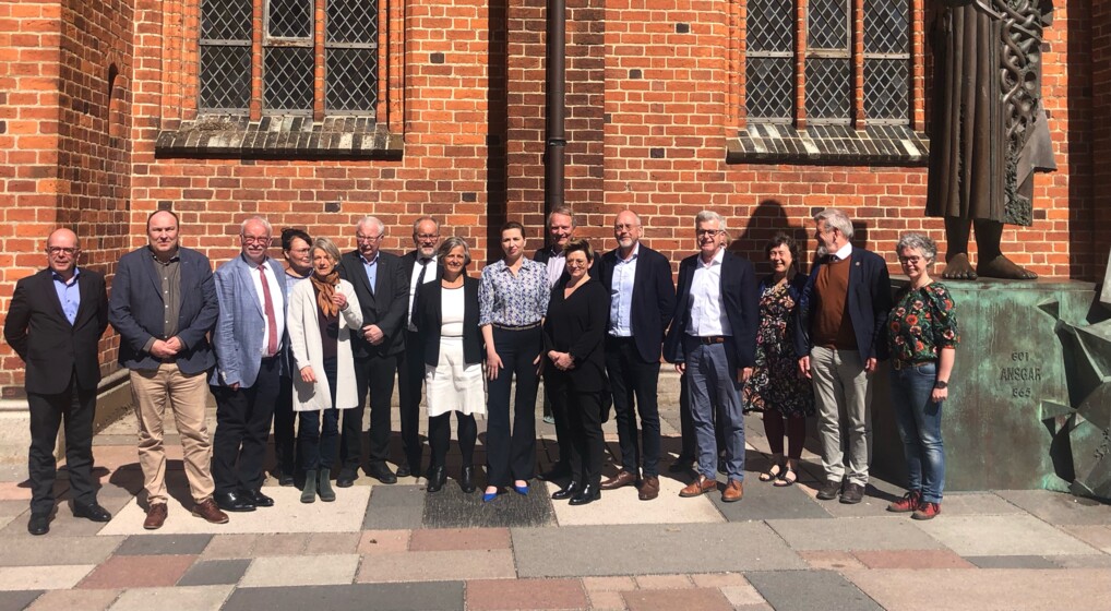 Fællesbillede med blandt andet statsminister Mette Frederiksen og landets biskopper