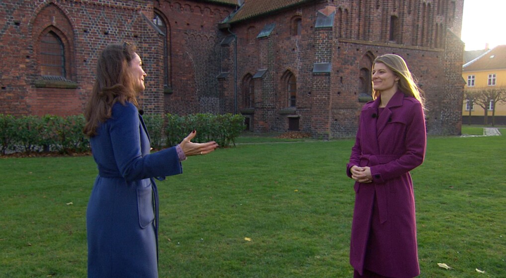 Kirkeministeren og Paula Larrain foran Helsingør Domkirke