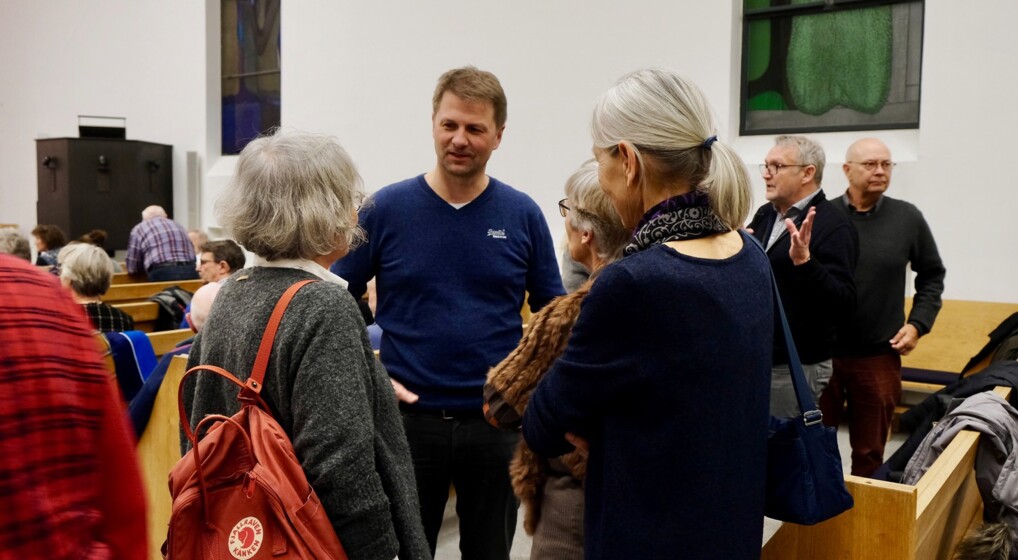 Samtale under pause ved tidligere arrangement